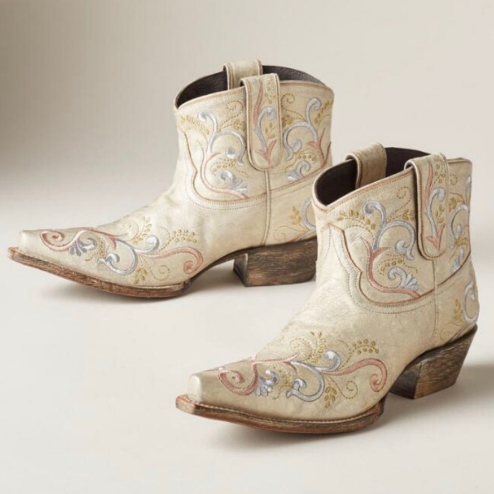 🌿LIBERTY BLACK BOOTIES🌿